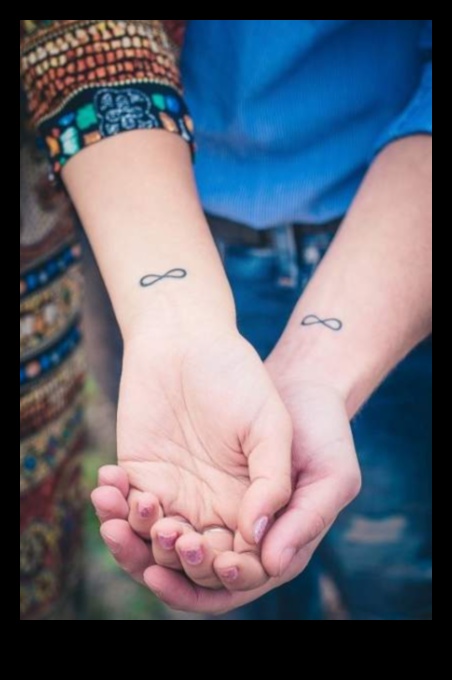 Magie minimă: modele simple, dar izbitoare de tatuaje la încheietura mâinii